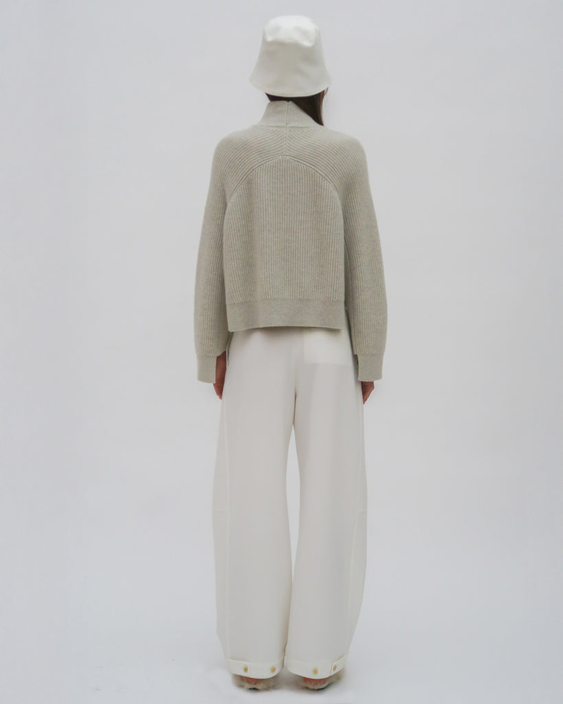 RIBBED PANELED TURTLENECK