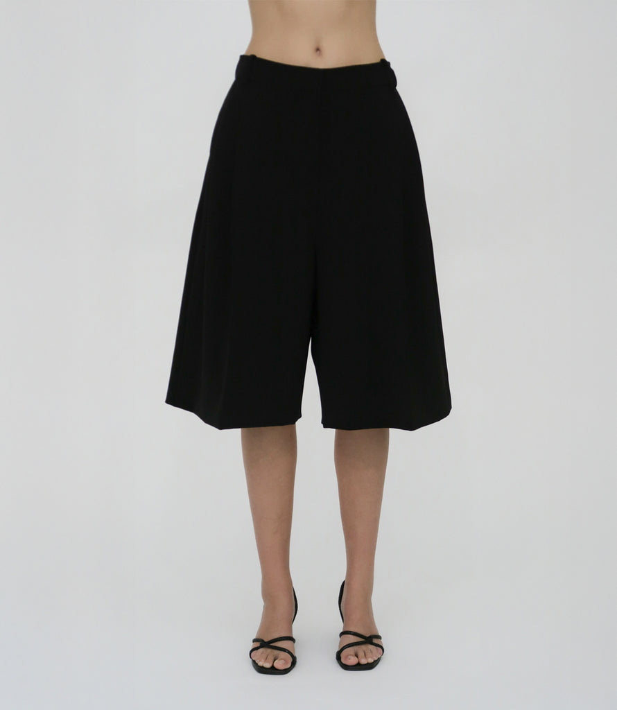 WIDE PLEAT FRONT SHORTS - TECH CADY