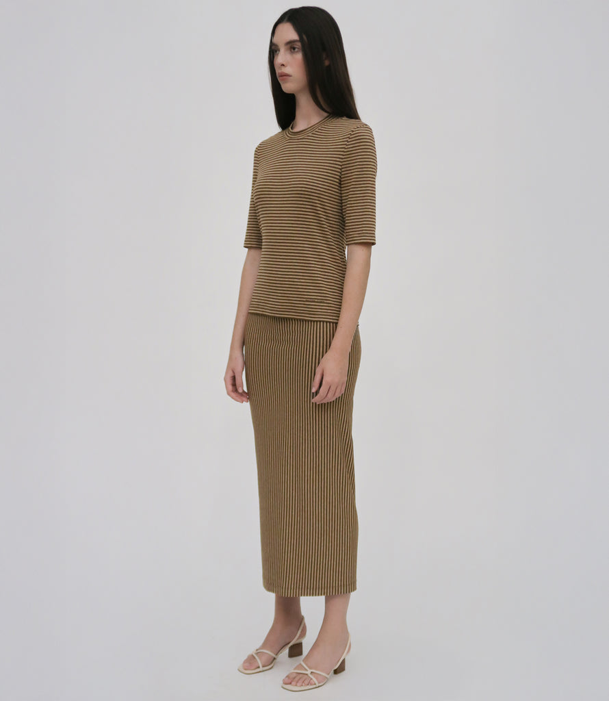 CROPPED SLEEVE T-SHIRT