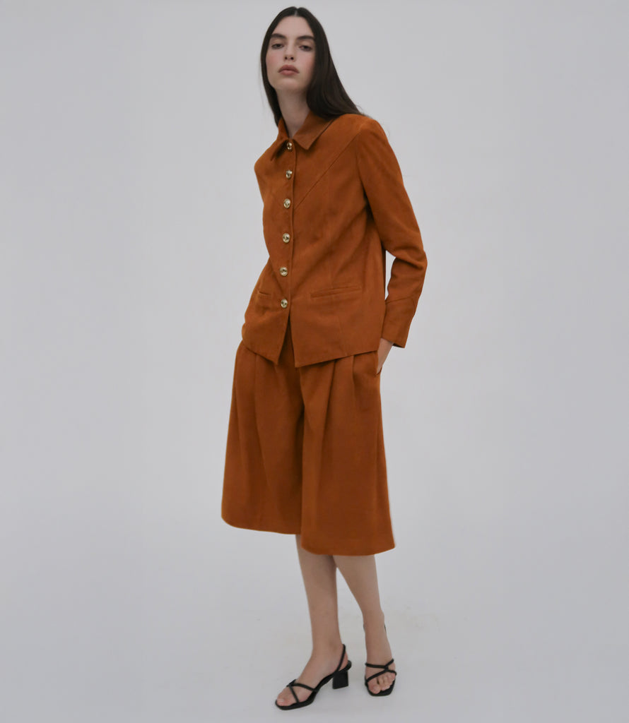 WIDE PLEAT FRONT SHORT - SUEDE