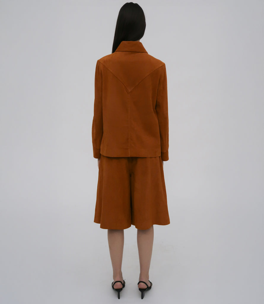 WIDE PLEAT FRONT SHORT - SUEDE