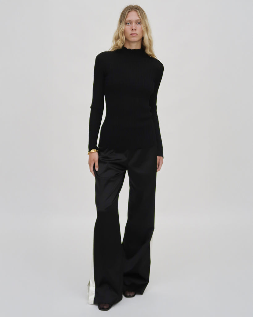 PLISSE TURTLENECK