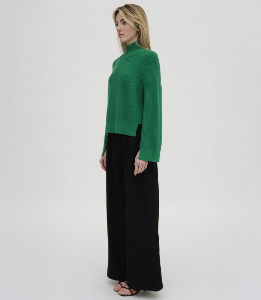 RIBBED PANELED TURTLENECK