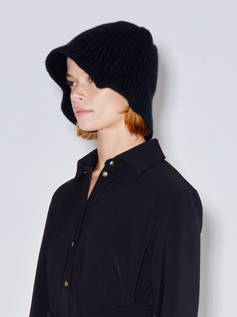 RIBBED CASHMERE BUCKET HAT